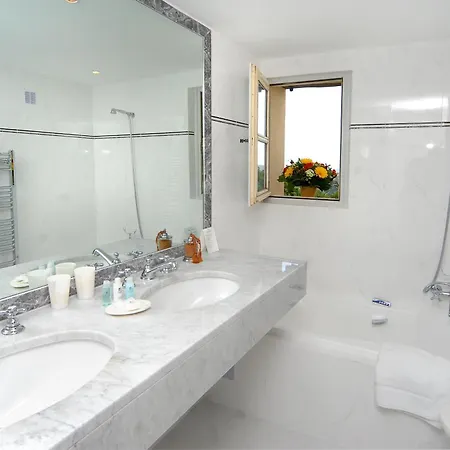 Hotel La Grande Bastide 4*