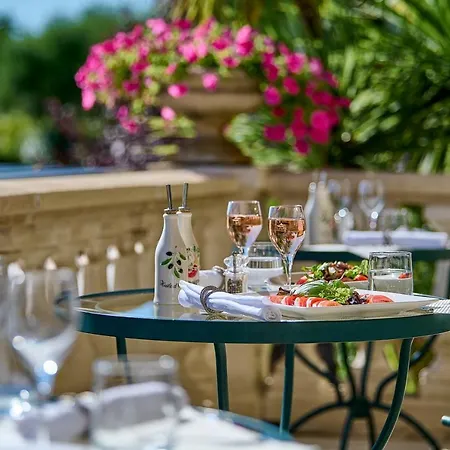 Hotel La Grande Bastide 4*